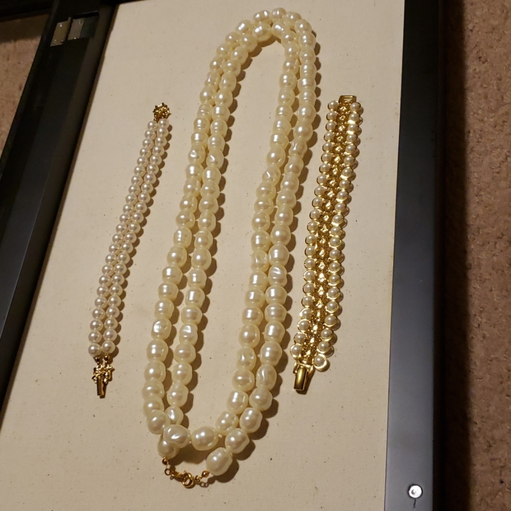 3 Piece Vintage Avon faux pearl jewelry